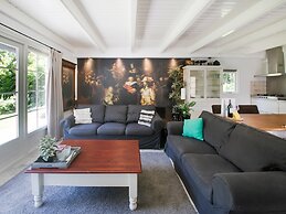 A Detached Bungalow With Outdoor Fireplace, Covered Terrace and Pond i