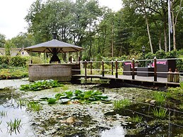 A Detached Bungalow With Outdoor Fireplace, Covered Terrace and Pond i