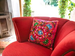 A Detached Bungalow With Outdoor Fireplace, Covered Terrace and Pond i