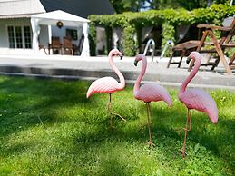 A Detached Bungalow With Outdoor Fireplace, Covered Terrace and Pond i