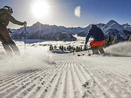 Grand Apartment in Mayrhofen With Infrared Sauna & Artistic Interiors