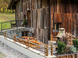 Grand Apartment in Mayrhofen With Infrared Sauna & Artistic Interiors