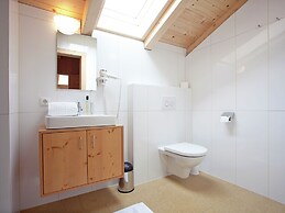 Grand Apartment in Mayrhofen With Infrared Sauna & Artistic Interiors