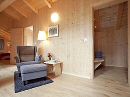 Grand Apartment in Mayrhofen With Infrared Sauna & Artistic Interiors