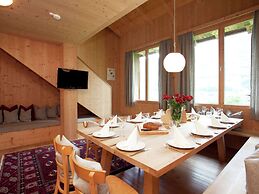 Grand Apartment in Mayrhofen With Infrared Sauna & Artistic Interiors