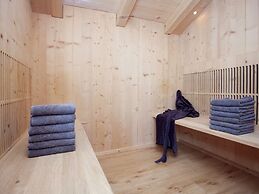 Grand Apartment in Mayrhofen With Infrared Sauna & Artistic Interiors