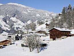 Grand Apartment in Mayrhofen With Infrared Sauna & Artistic Interiors