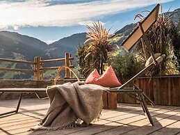 Grand Apartment in Mayrhofen With Infrared Sauna & Artistic Interiors