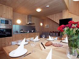 Grand Apartment in Mayrhofen With Infrared Sauna & Artistic Interiors