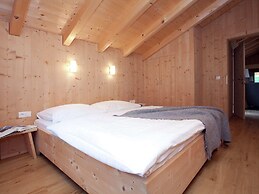 Grand Apartment in Mayrhofen With Infrared Sauna & Artistic Interiors