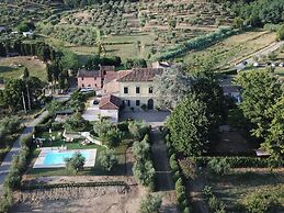 Simplistic Holiday Home in Pistoia With Terrace & Garden