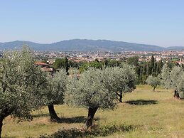 Simplistic Holiday Home in Pistoia With Terrace & Garden