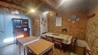 Simplistic Holiday Home in Pistoia With Terrace & Garden