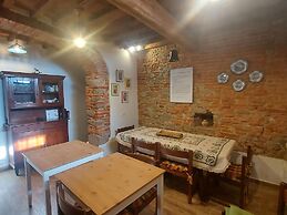 Simplistic Holiday Home in Pistoia With Terrace & Garden