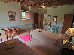 Spacious Farmhouse in Apecchio With Pool