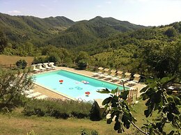 Spacious Farmhouse in Apecchio With Pool
