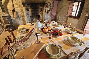 Spacious Farmhouse in Apecchio With Pool