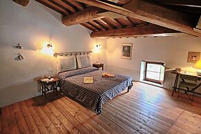 Spacious Farmhouse in Apecchio With Pool