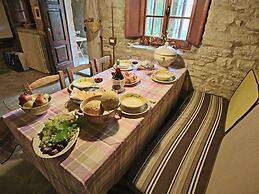 Spacious Farmhouse in Apecchio With Pool