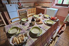 Spacious Farmhouse in Apecchio With Pool