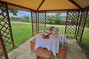 Spacious Farmhouse in Apecchio With Pool