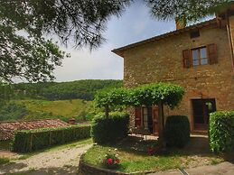 Farmhouse With Stables, Horses and the Ability to Make Horseback Ridin