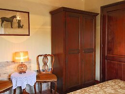 Farmhouse With Stables, Horses and the Ability to Make Horseback Ridin