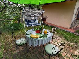 Farmhouse With Stables, Horses and the Ability to Make Horseback Ridin