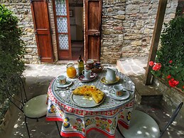 Farmhouse With Stables, Horses and the Ability to Make Horseback Ridin