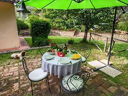 Farmhouse With Stables, Horses and the Ability to Make Horseback Ridin