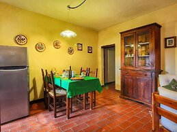 Farmhouse With Stables, Horses and the Ability to Make Horseback Ridin