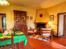 Farmhouse With Stables, Horses and the Ability to Make Horseback Ridin