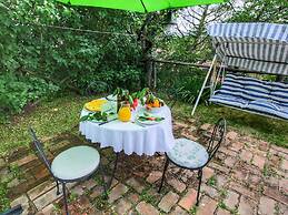 Farmhouse With Stables, Horses and the Ability to Make Horseback Ridin