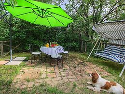 Farmhouse With Stables, Horses and the Ability to Make Horseback Ridin