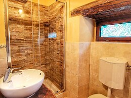 Farmhouse With Stables, Horses and the Ability to Make Horseback Ridin