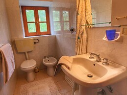 Farmhouse With Stables, Horses and the Ability to Make Horseback Ridin