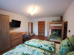 High-quality Holiday Apartment in Oberkrimml Near Waterfalls