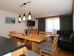 High-quality Holiday Apartment in Oberkrimml Near Waterfalls