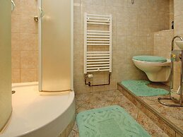 Apartment in Luckaitztal-gossda With Parking Space