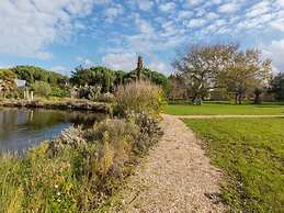 Cozy Chalet in Vrouwenpolder With Garden