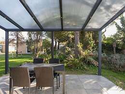 Cozy Chalet in Vrouwenpolder With Garden