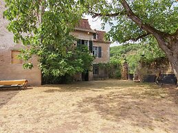 Historic Mansion by the River Lot in Cenevieres