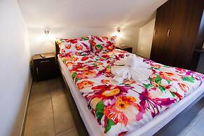 Comfortable Premium Class Apartment, Shared Swimming Pool, Gaski