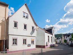 Cosy Holiday Home in Sankt Goarshausen With Barbecue
