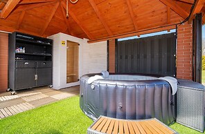 Holiday Center With Pool, Lacko