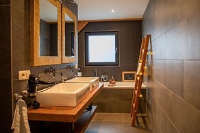 Modern & Garden-view Holiday Home in Alphen