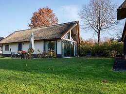 Modern & Garden-view Holiday Home in Alphen