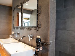 Modern & Garden-view Holiday Home in Alphen