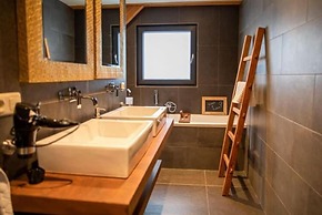 Modern & Garden-view Holiday Home in Alphen