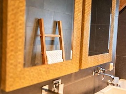 Modern & Garden-view Holiday Home in Alphen